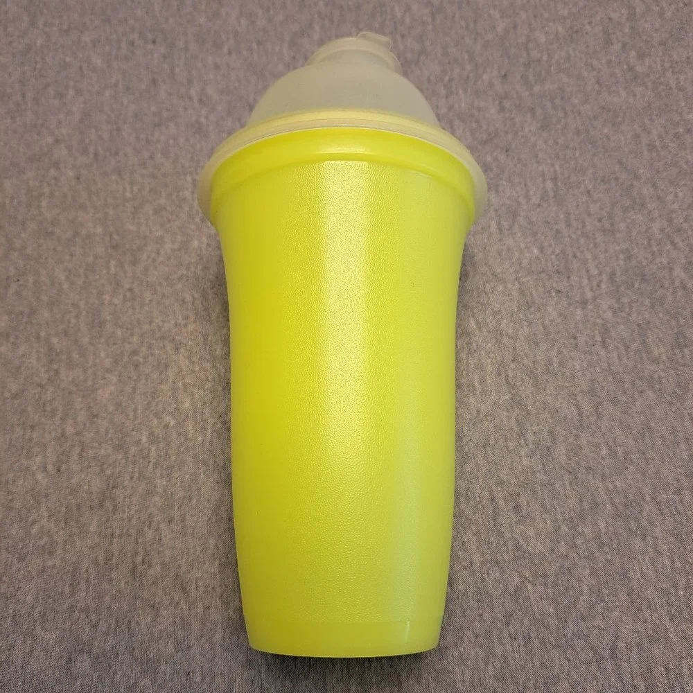 TUPPERWARE QUICK SHAKE CONTAINER YELLOW 844-15 CLASSIC WHITE LID 564-4 VINTAGE